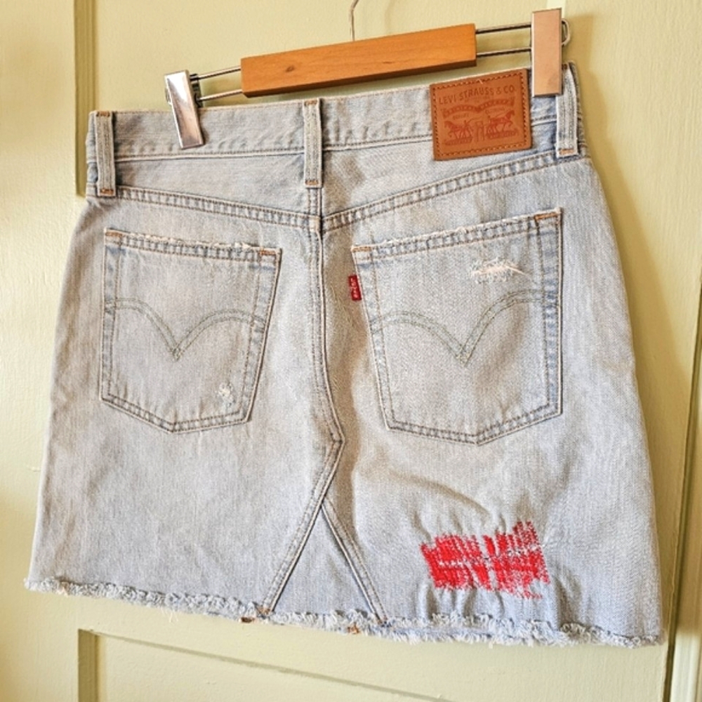 Levis Deconstructed light blue wash denim miniskirt with red stitching - Picture 5 of 9